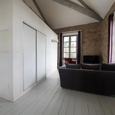 Simplistic In Near Lake Beach Apartment
