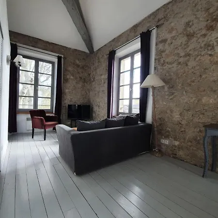 Simplistic In Near Lake Beach Apartment