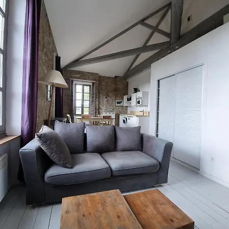 Simplistic In Near Lake Beach Olonzac