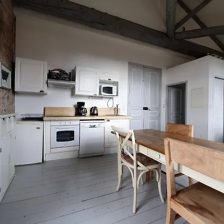 Simplistic In Near Lake Beach Apartment *