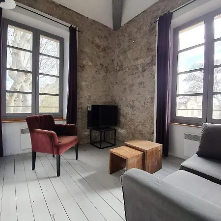 Simplistic In Near Lake Beach Apartment